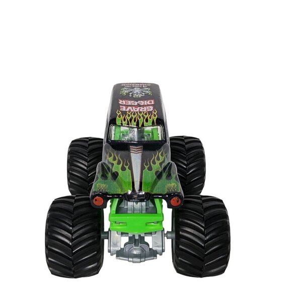 Hot Wheels Monster Jam 1:24 Scale Grave Digger Diecast Monster Truck - Picture 2 of 9